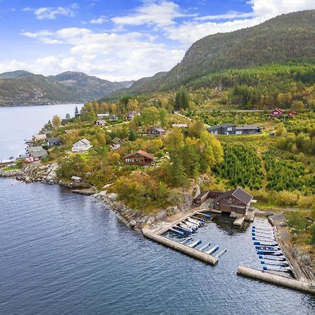 Вилла Charming House Located By The Fjord With The Pultpitrock Within Short Distance Йёрпеланн Экстерьер фото