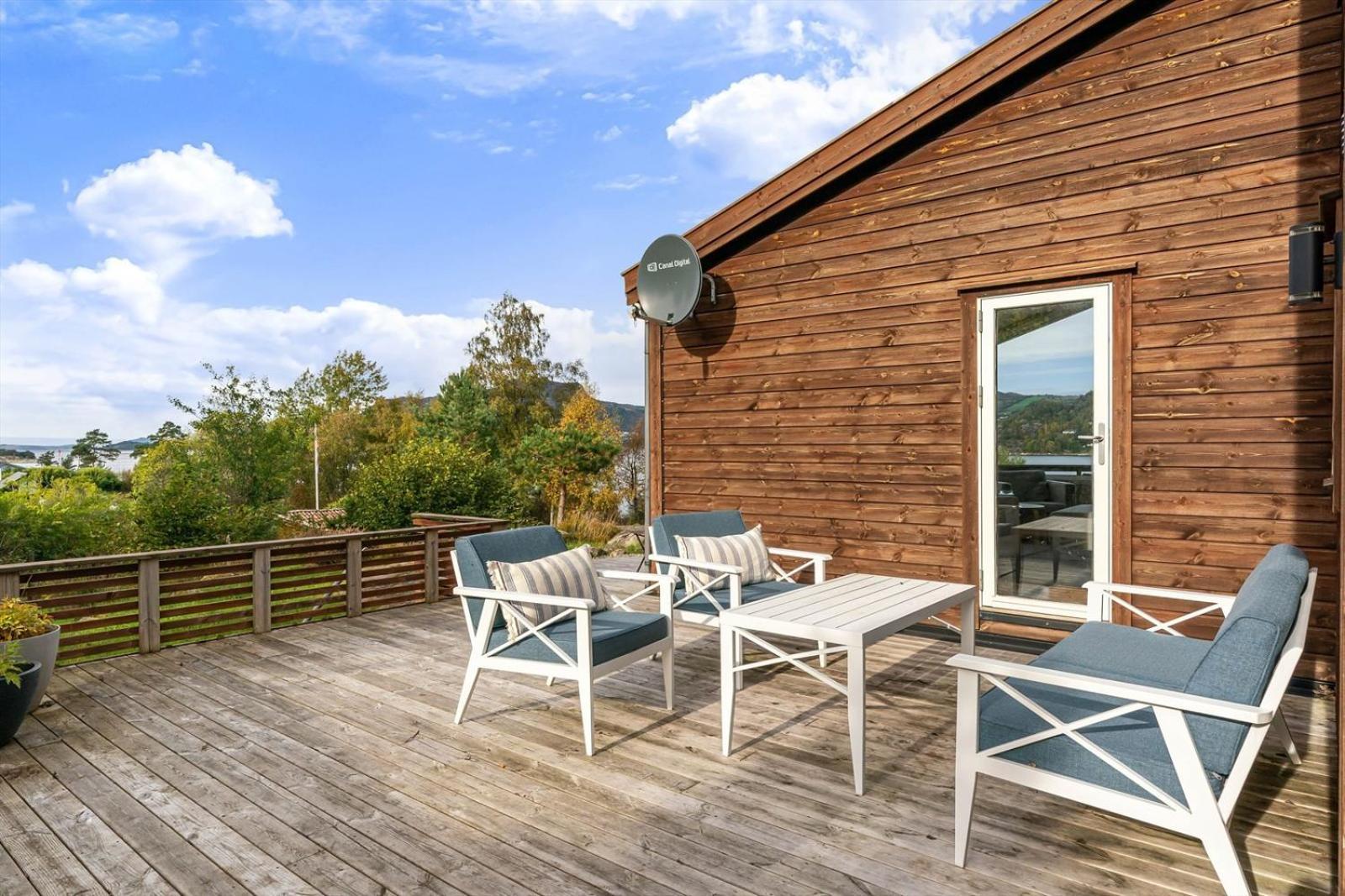 Вилла Charming House Located By The Fjord With The Pultpitrock Within Short Distance Йёрпеланн Экстерьер фото