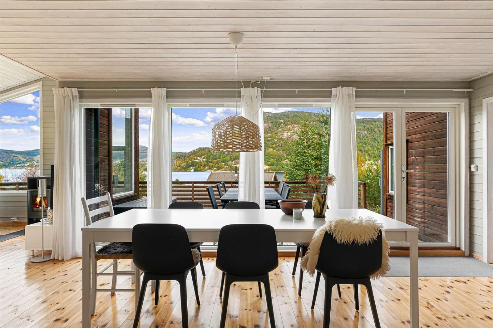Вилла Charming House Located By The Fjord With The Pultpitrock Within Short Distance Йёрпеланн Экстерьер фото